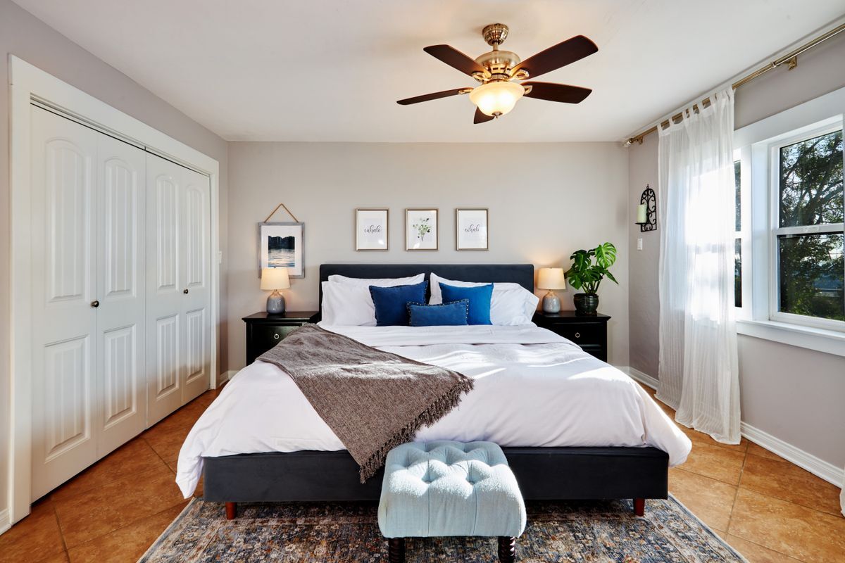 Building Photo - 4350 Summit Dr