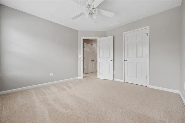 Building Photo - 4721 Creekside Villas Way