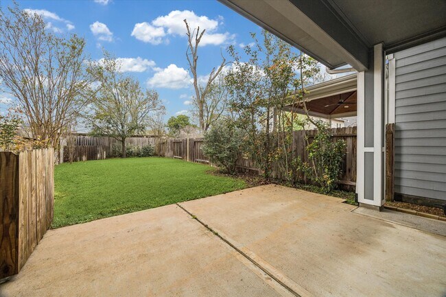 Building Photo - 1725 W 23rd St