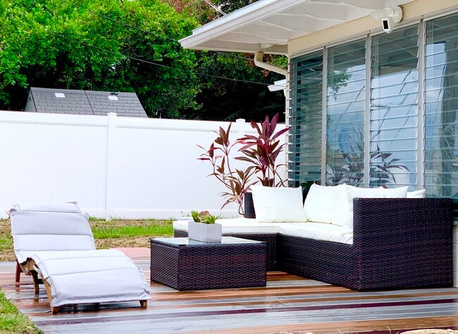 Building Photo - 52 River Shore Dr