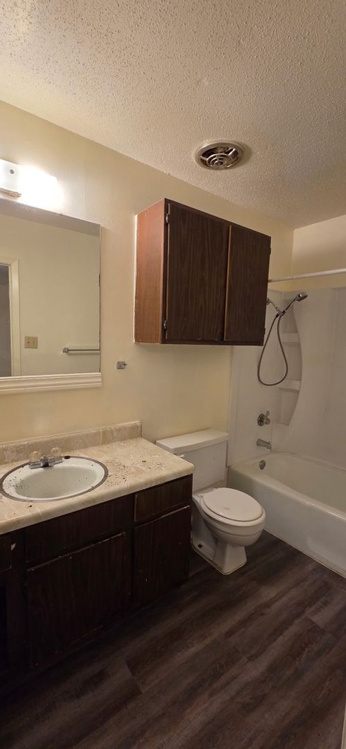 Building Photo - Almost Ready! 3 Bedroom 2 Bath Duplex in Longview!