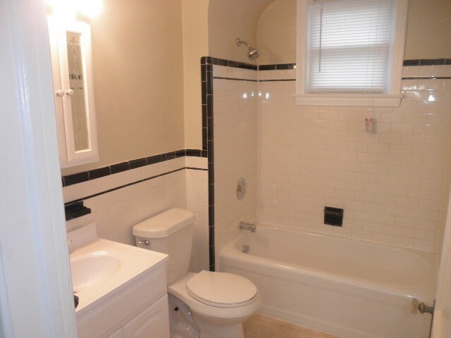 Building Photo - 3802 Biddison Ln