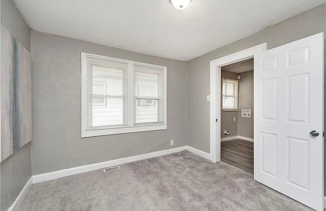 Building Photo - 241 S Temple Ave