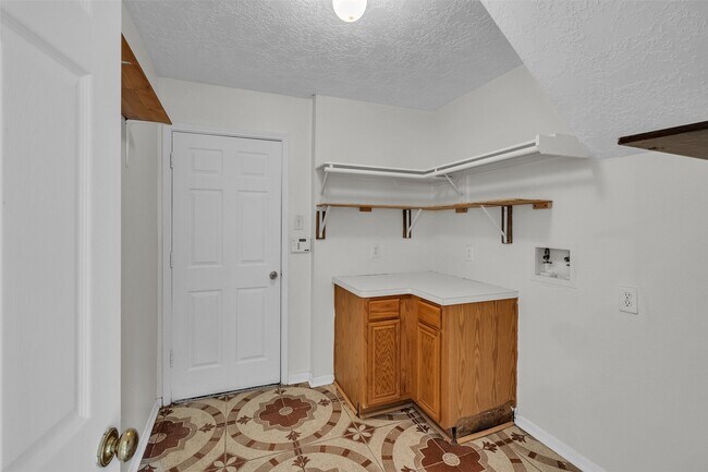 Building Photo - 17611 Magnolia Cir