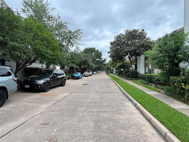 Building Photo - 10053 Westpark Dr