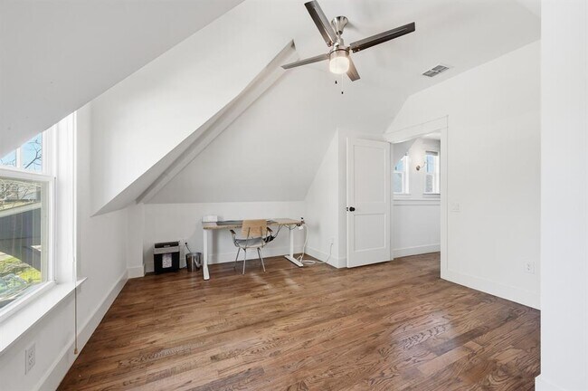 Building Photo - 3203 Locke Ln