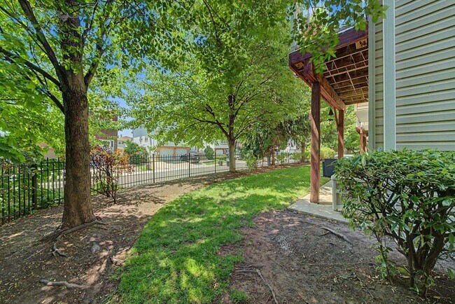 Building Photo - 180 Blue Heron Dr