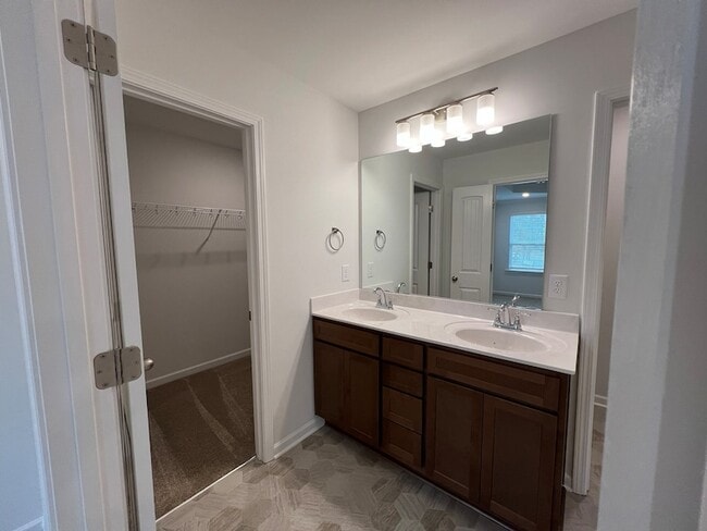 Building Photo - 967 Horse Mountain Rd