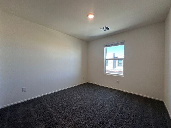 Building Photo - BRAND NEW 3 BEDROOM TOWNHOUSE W/LOFT