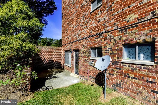 Building Photo - 7523 Riverdale Rd