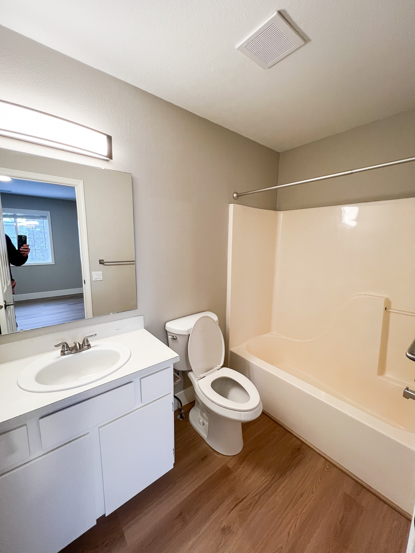 Bedroom 2 bathroom - 6521 W Lucky Ln