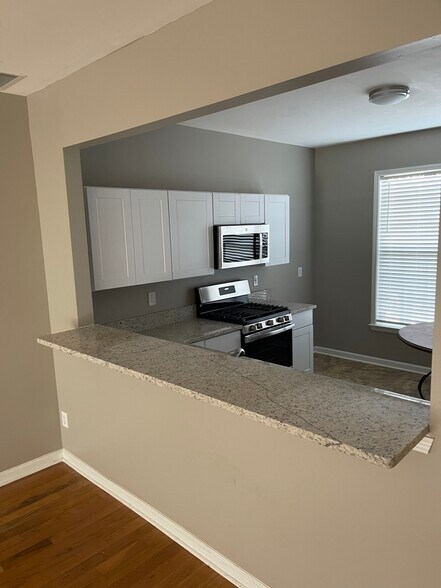 Stone Counter Bar - 1295 Kilmington Ct