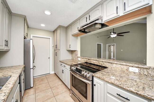 Building Photo - 1104 N Heron Dr
