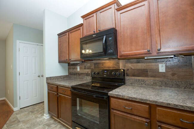 Building Photo - "Charming 3 Bed, 2 Bath Home in Spring Lak...