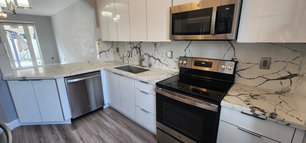 Building Photo - 640 SE 1st St