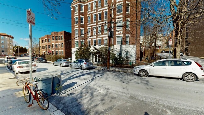 Primary Photo - 129 Chiswick Rd