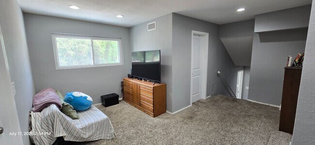 Building Photo - 2051 Rancho Dr