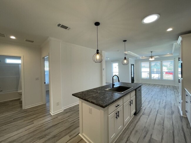 Building Photo - 409 Bimini