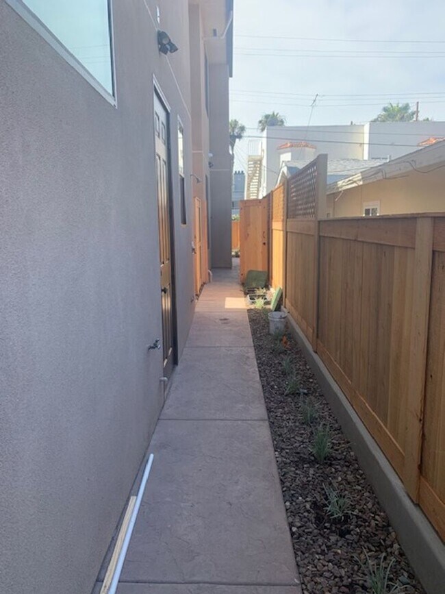 Building Photo - 183 Evergreen Ave