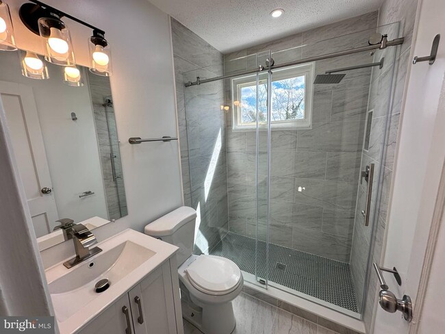 Building Photo - 2627 Colebrooke Dr