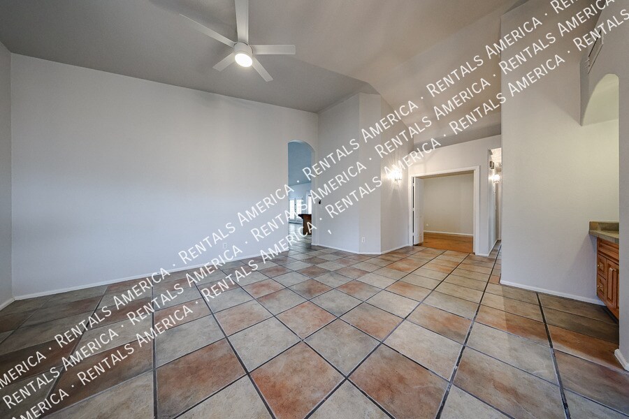 Building Photo - 1243 W Iris Dr