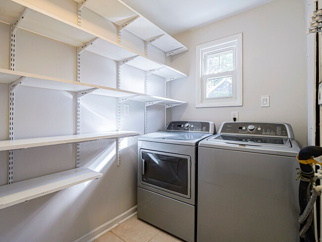 Building Photo - 1440 4th Ct