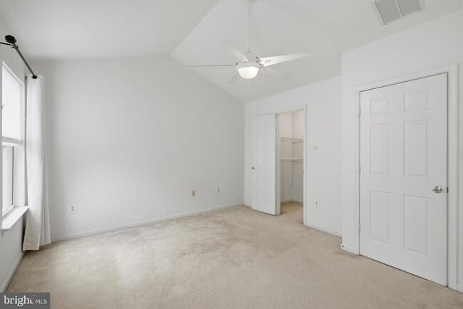 Building Photo - 2449 Clover Field Cir