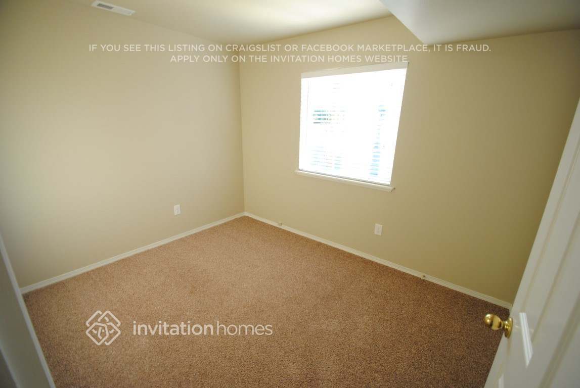 Building Photo - 14906 43rd Dr NE