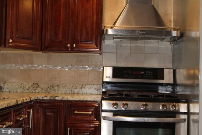 Building Photo - 3808 Delano St