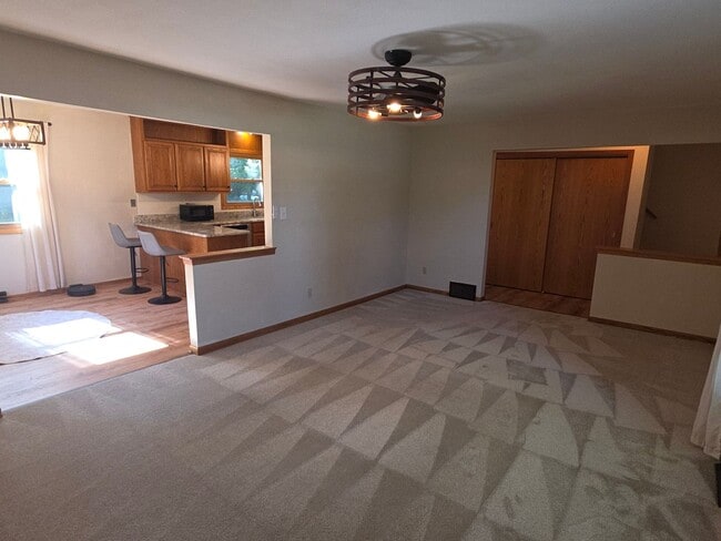 Building Photo - Mt Pleasant 4 bedroom