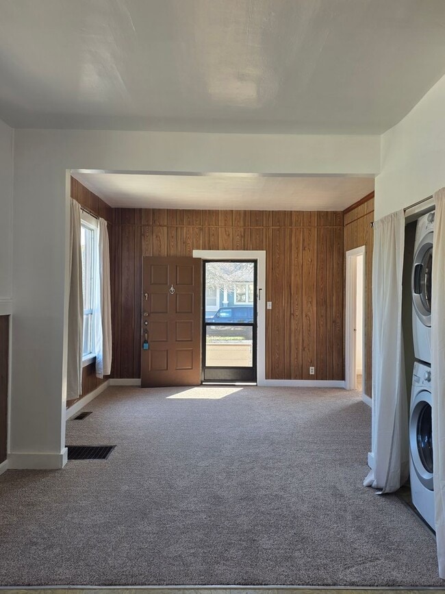 Building Photo - West Side Petaluma Near Down Town  - 2 Bedroom 1 Bathroom