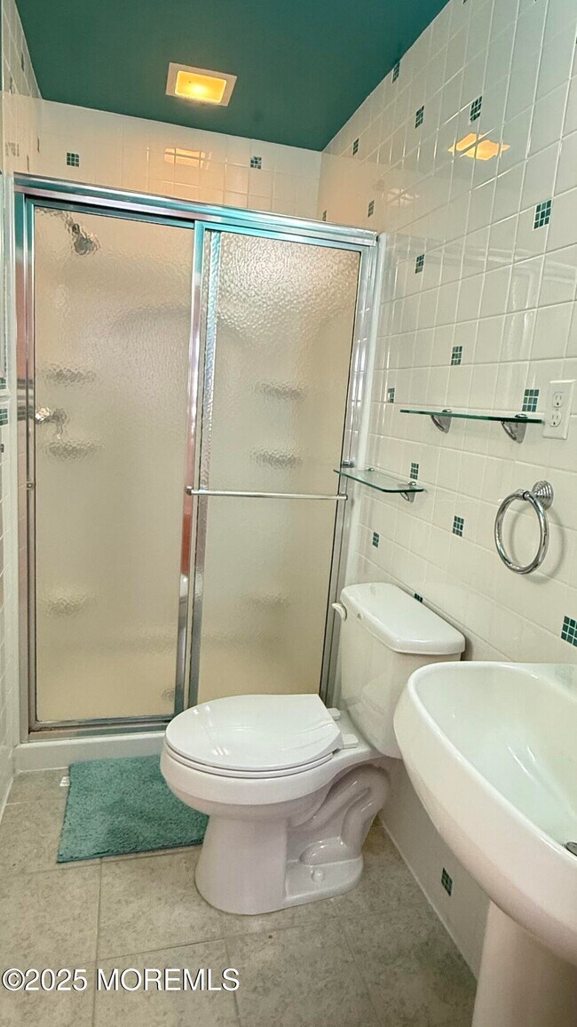 Building Photo - 138 10th Ave