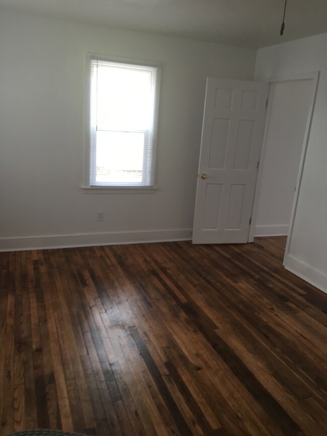 Building Photo - 3315 Valley Dr