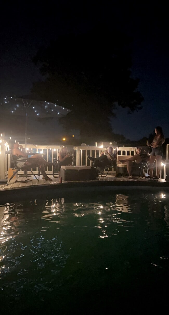 Building Photo - 3020 Parnell Ave