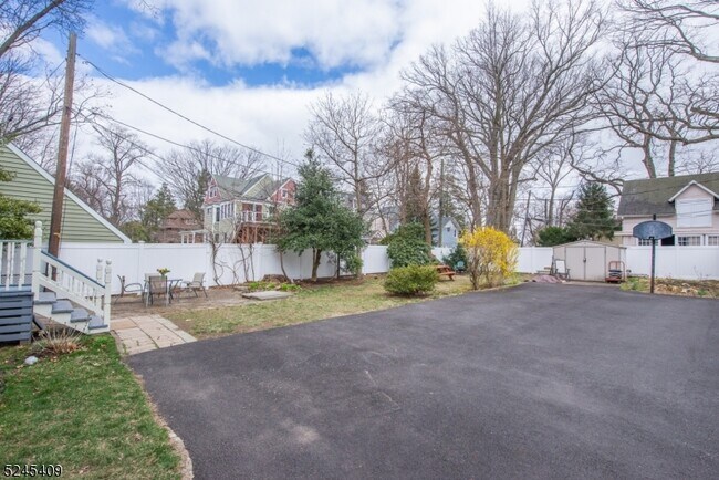 Building Photo - 121 Midland Ave