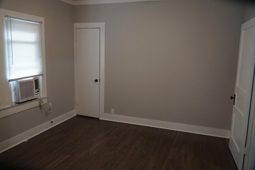 Building Photo - 411 W Taft St