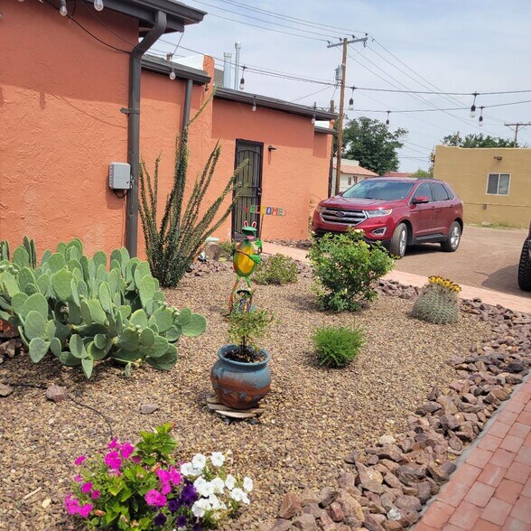 Parking right next to the apartment - 223 N San Pedro St