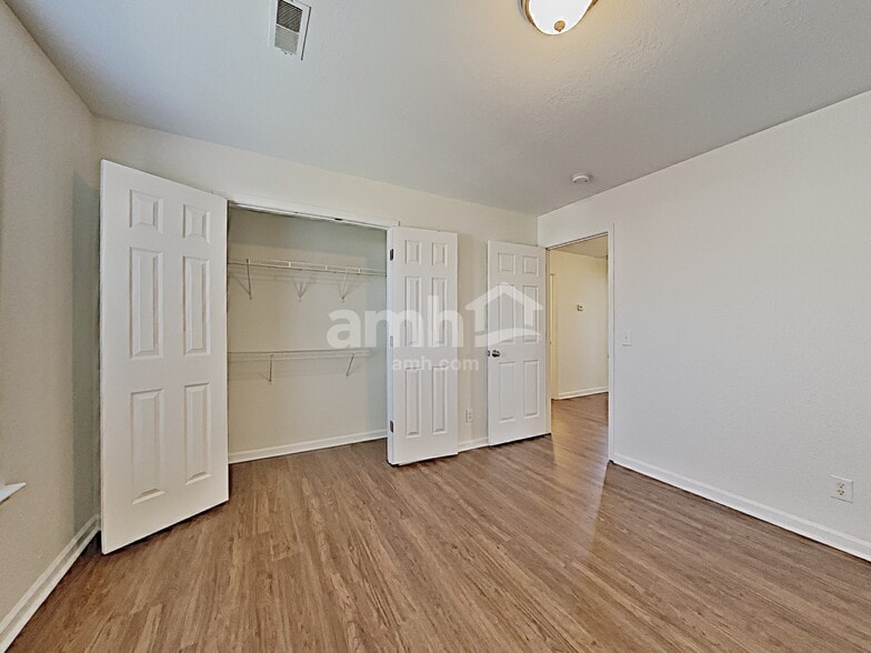 Building Photo - 2148 Spring Hill Cir