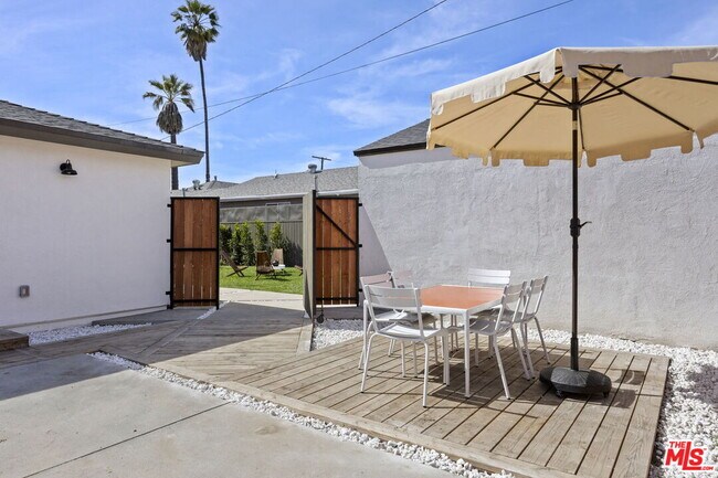 Building Photo - 3908 Bentley Ave