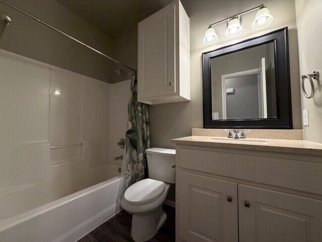 Building Photo - 623 N Elkhart Ave