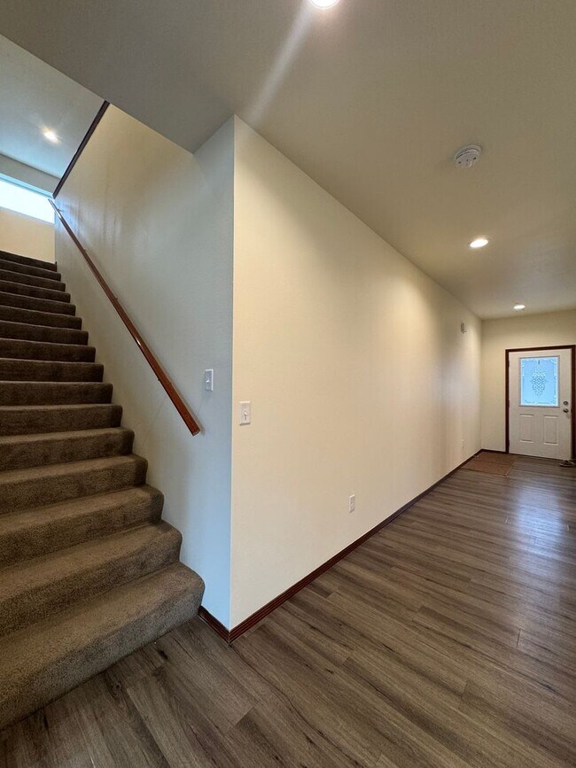 Building Photo - Spacious 5-Bedroom Home with Fenced Yard & Oversized Garage