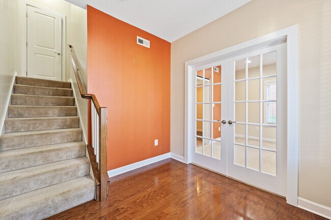 Building Photo - 337 Osona Ln