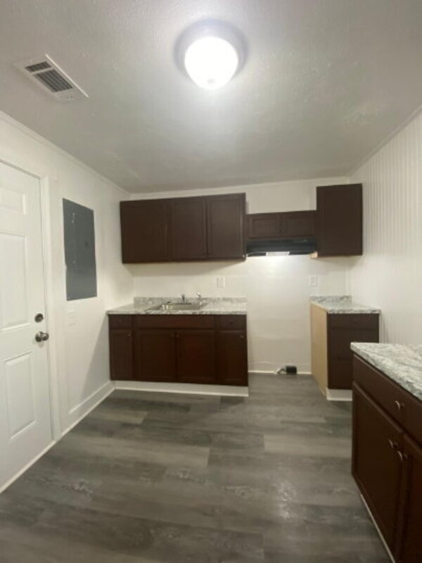 Building Photo - 511 Alford St