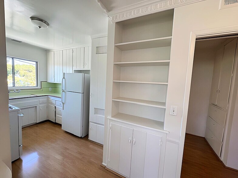 Building Photo - 6125 Cashio St