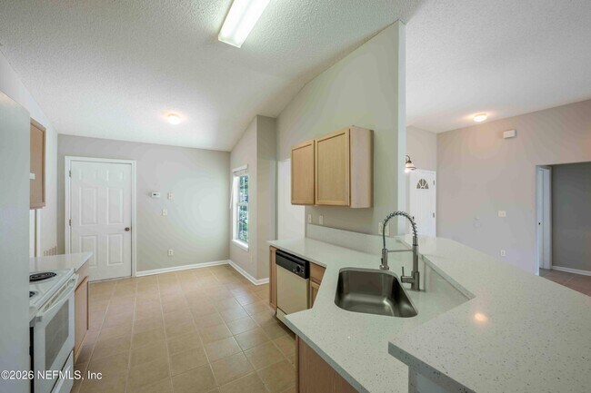Building Photo - 570 Manship Dr