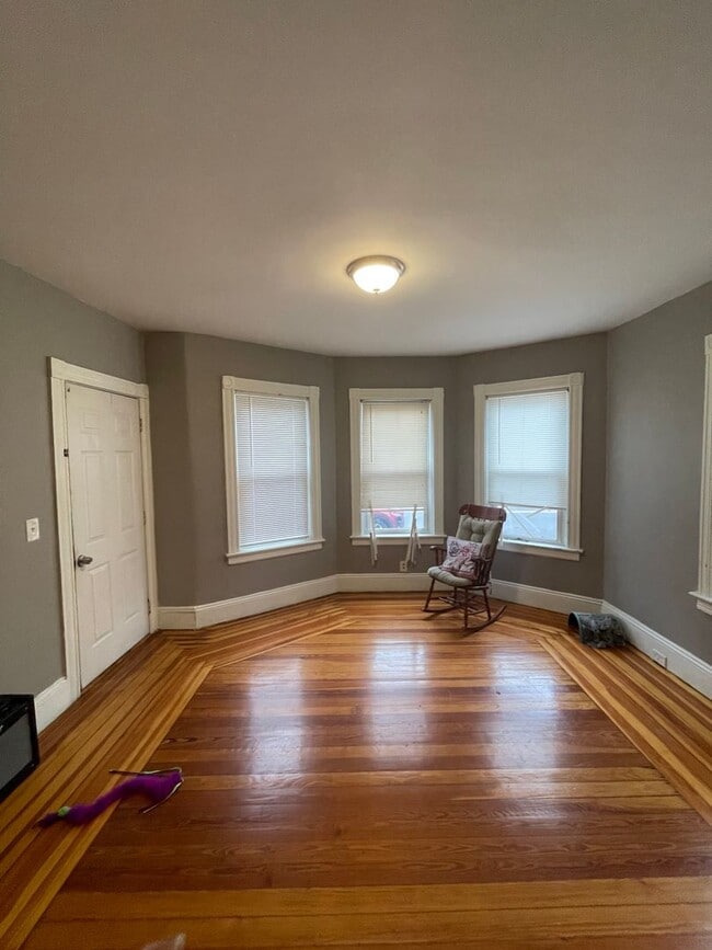 Building Photo - 644 Smith St