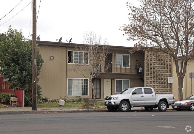 Building Photo - 37401 Cherry St