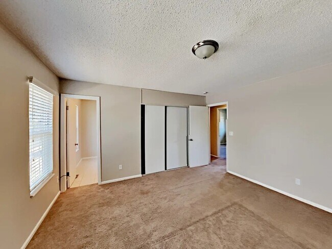 Building Photo - 8915 W 92nd Ave