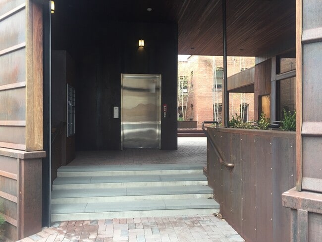 Building Photo - Amazing High End Condo in Award Winning "C...