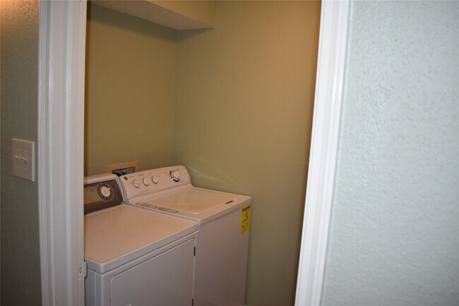 Building Photo - 9700 Leawood Blvd